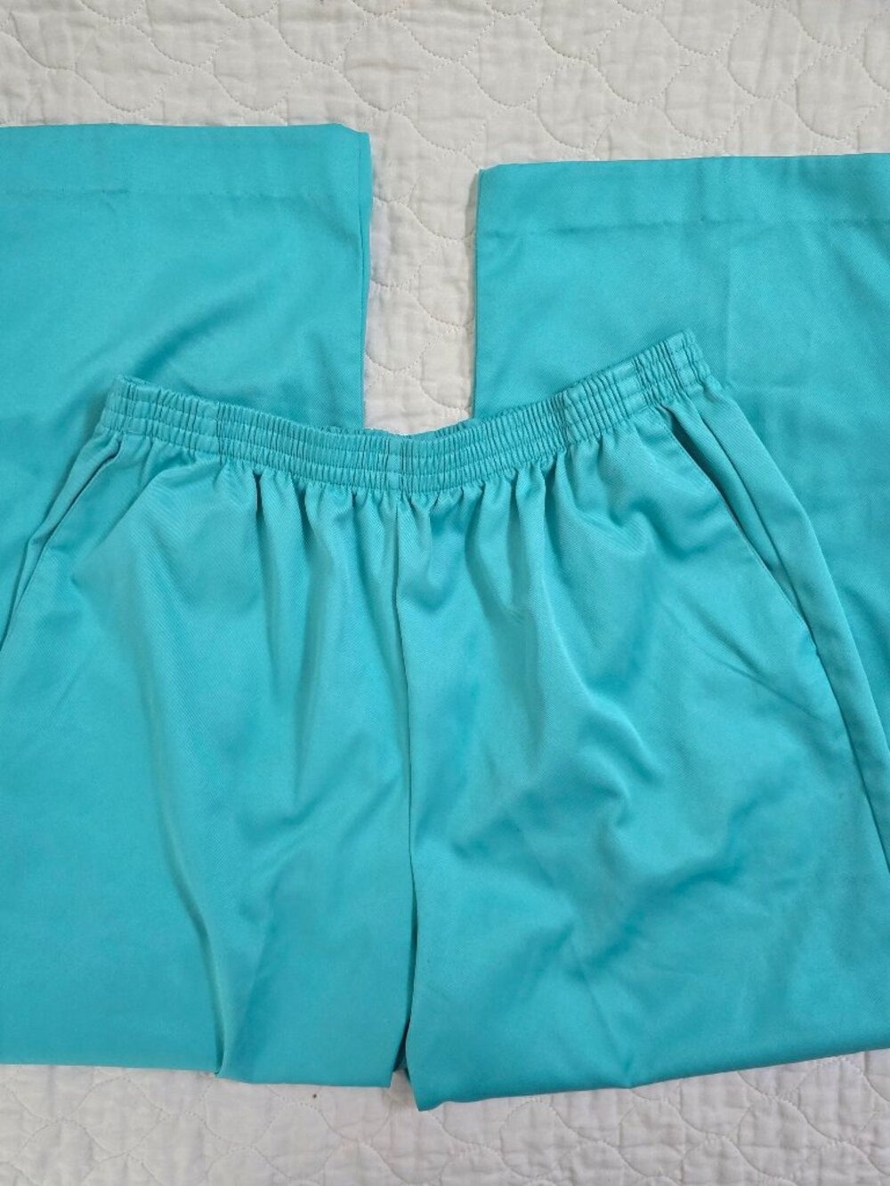 NWOT  Alfred Dunner Women's Turquoise/Aqua Elastic Waist Pull On Pant Size 14P.